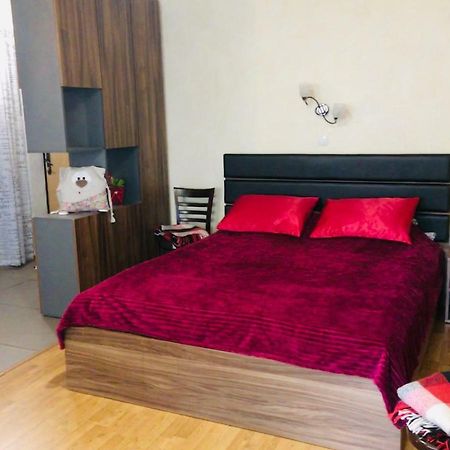 Апартаменты Peremohy Avenue 17 Киев Экстерьер фото